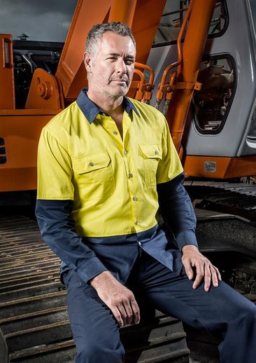 The Syzmik Mens Hi Vis Spliced Industrial Shirt is 100% cotton drill shirt.  Large chest pockets.  4 colours.  Great Syzmik team workwear.