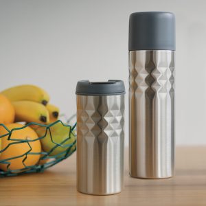 The Trends Mosa Vacuum Flask is a 500ml double wall, vacuum insulted stainless steel flask.  Patterned outer wall.  Great branded vacuum flasks.