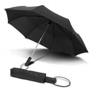 The TRENDS Prague Compact Umbrella is a compact 53cm. 3 stage folding umbrella. Auto open. 2 colours. Great branded umbrellas for your clients.
