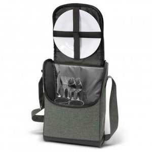 The TRENDS Vancouver Picnic Set is a 2 person picnic set with 2 tone heather finish. Just add wine for a great corporate gift for suppliers, clients and staff.