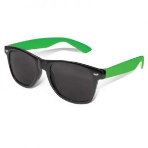 The TRENDS Malibu Premium Sunglasses are retail quality fashion glasses with impact resistant polycarbonate frame.  Black frame, coloured arms.