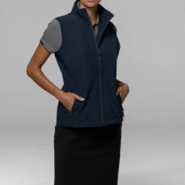 The Aussie Pacific Selwyn Lady Vests is a water and wind resistant vest with pockets. Available in 3 colours. Sizes 6 - 26.