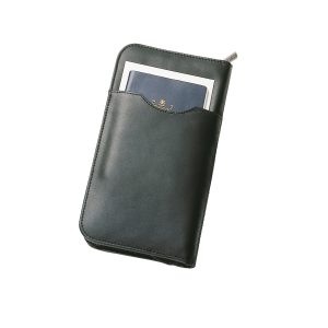 The Catalogue Leather Travel Wallet has multiple pockets for bank cards, ID, passport and more. Zip closure. Perfect for travelling.