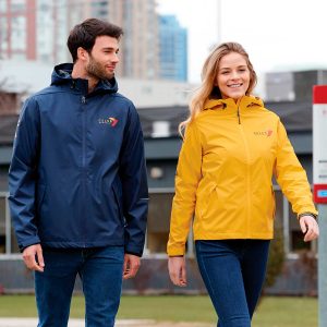 The Catalogue Womens Cascade Jacket is a classic, polyester rain jacket with hood. Available in 6 colours. Sizes XS - 3XL.