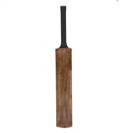 The Catalogue Backyard Cricket Set is an 8 piece vintage inspired cricket set. Includes a bat, wickets, bails and a ball.