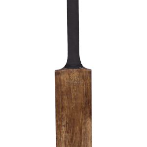 The Catalogue Backyard Cricket Set is an 8 piece vintage inspired cricket set. Includes a bat, wickets, bails and a ball.