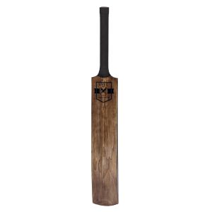 The Catalogue Backyard Cricket Set is an 8 piece vintage inspired cricket set. Includes a bat, wickets, bails and a ball.
