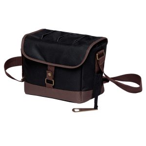 The Catalogue Bottle Caddy Cooler is a polyester cooler with bottle divider. Bottle opener included. Padded shoulder strap.