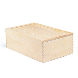 The Catalogue Dig It Garden Box is a natural pine wood box with a 3 piece garden set. Includes a cultivator, spade trowel and soil hoe.