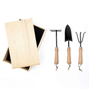 The Catalogue Dig It Garden Box is a natural pine wood box with a 3 piece garden set. Includes a cultivator, spade trowel and soil hoe.