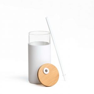 The Catalogue Envy Glass Bottle is a borosilicate glass bottle with a bamboo lid. BPA Free. Available in 2 colours.