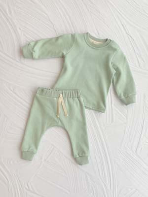 The Baby Blanks Baby Trackpant Set is a crew and trackpant set in size 000 – 1.  6 colours available.  Cotton/elastane.  Perfect for your kids clothing label.