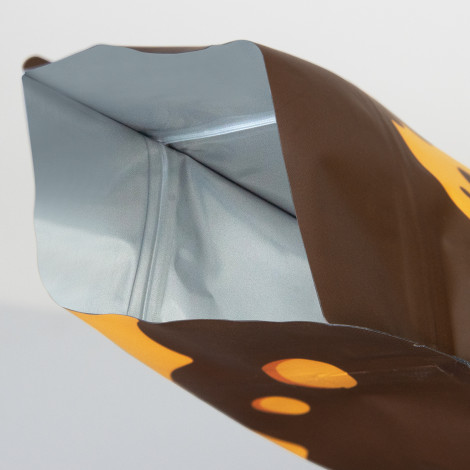 The TRENDS Foil Flat Bottom pouch is a small pouch with resealable zip lock closure. Matt or gloss finish and can include window. Full colour branding.
