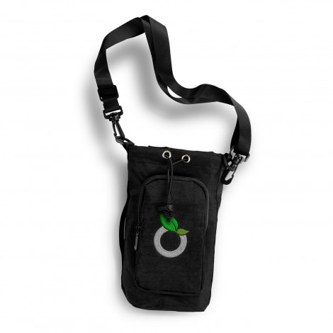 The TRENDS Reign Bottle Bag is a textured washed polyester bag with adjustable bungee cord and toggle closure. Fits up to 1 litre bottles. Black.