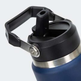 The TRENDS Frontier Hyke Vacuum Bottle is a 900ml double wall vacuum bottle. Made for the outdoors. Stainless steel, popwder coated. Straw lid. 3 colours.