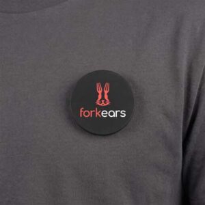 134170 TRENDS Multi-function magnetic badge The TRENDS Multi-functional magnetic badge is a versatile promo product. Attach to fridge, phone or use as a badge. Full colour branding available.